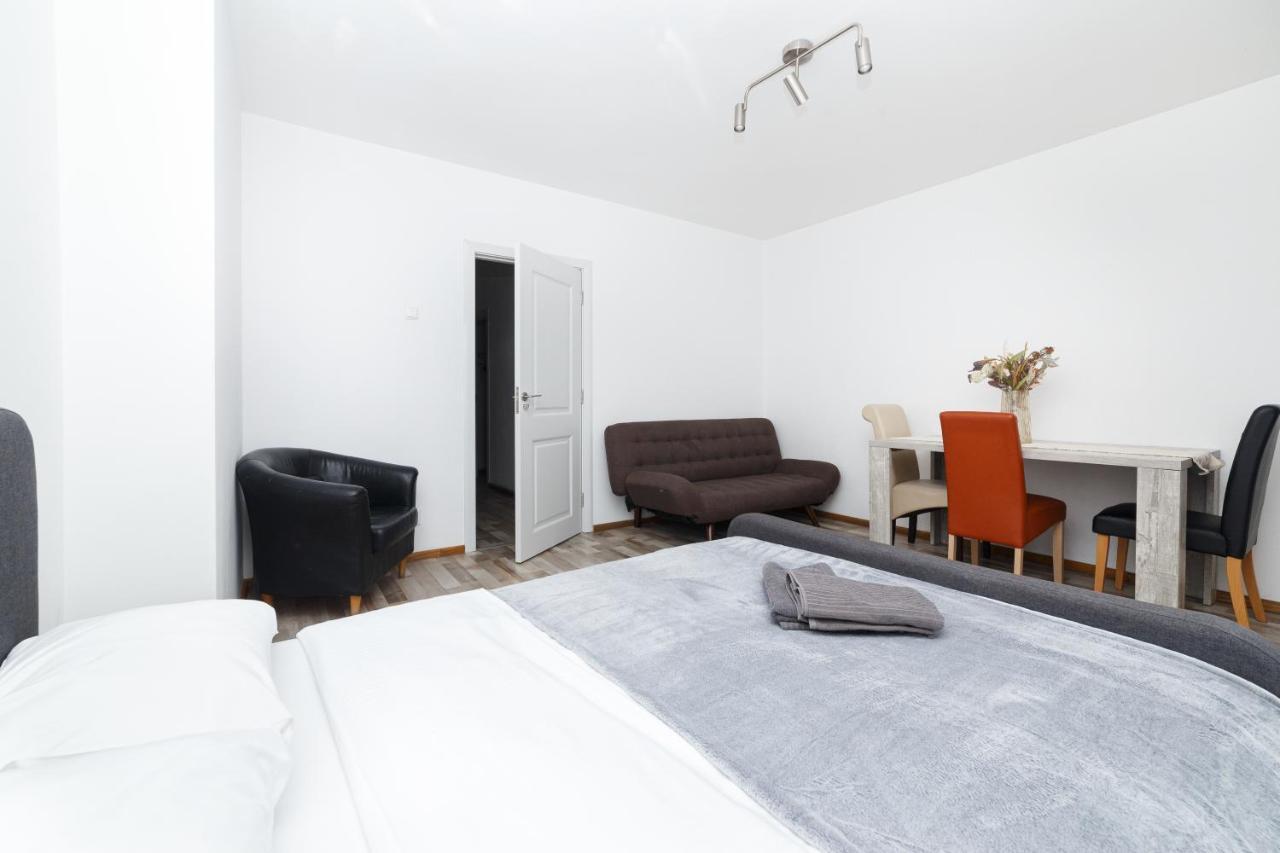 Apartment Color Street Blanari 12 *