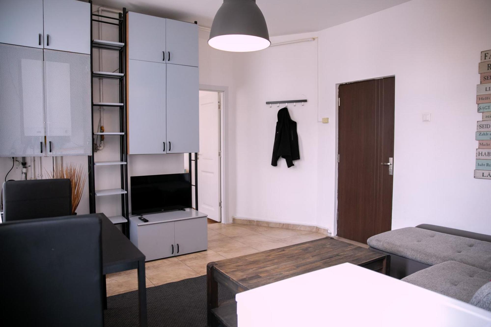 Color Street Blanari 12 Apartment